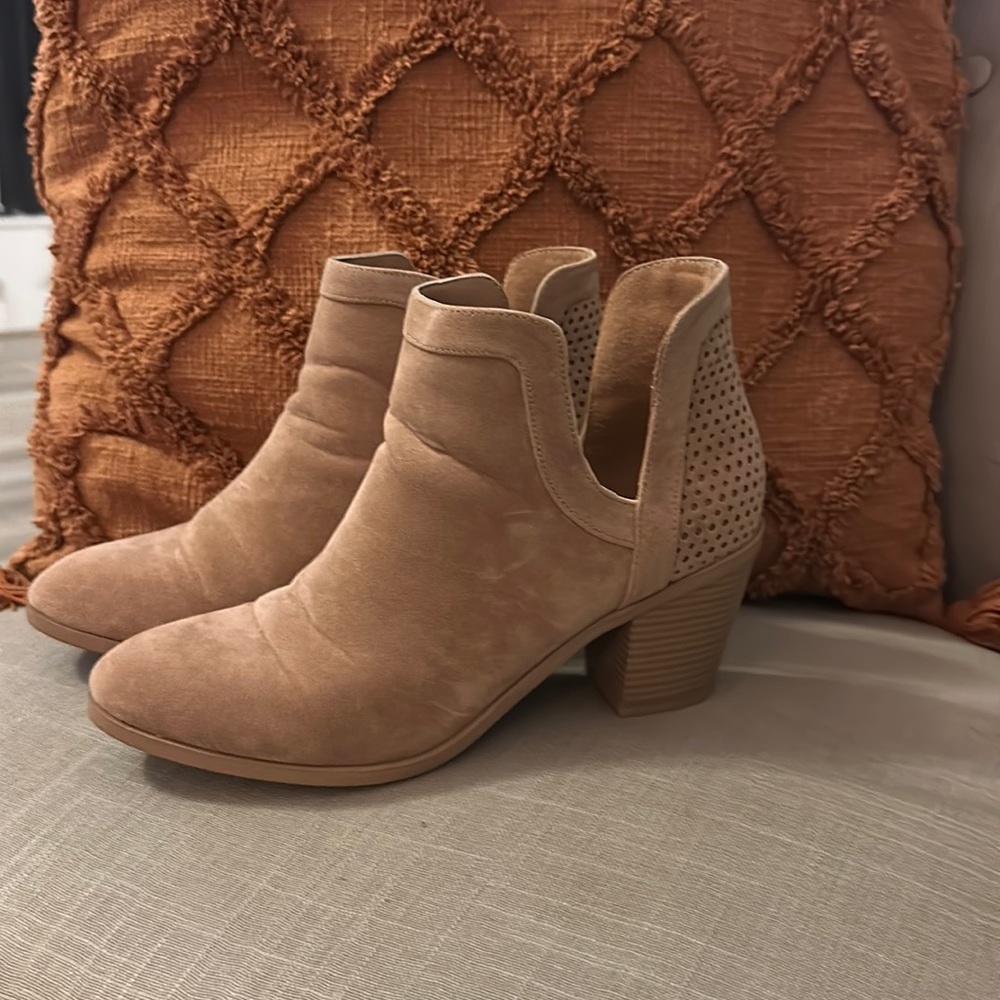 Tan Slip on booties
